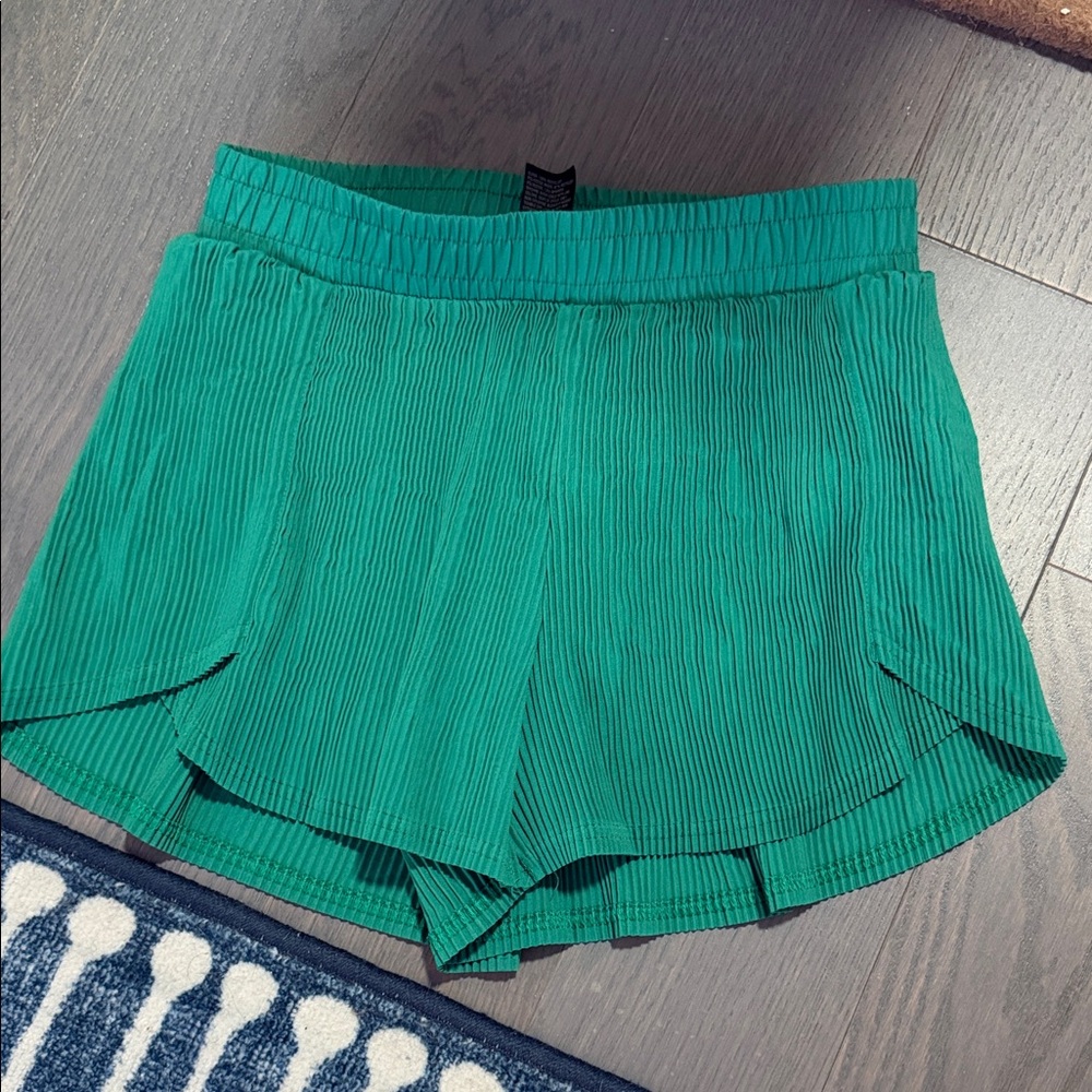 All in motion XS green ruched shorts EUC